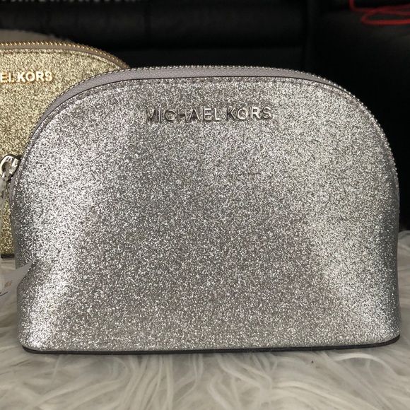Michael Kors LG Travel Pouch Gold or Silver - Picture 3 of 8